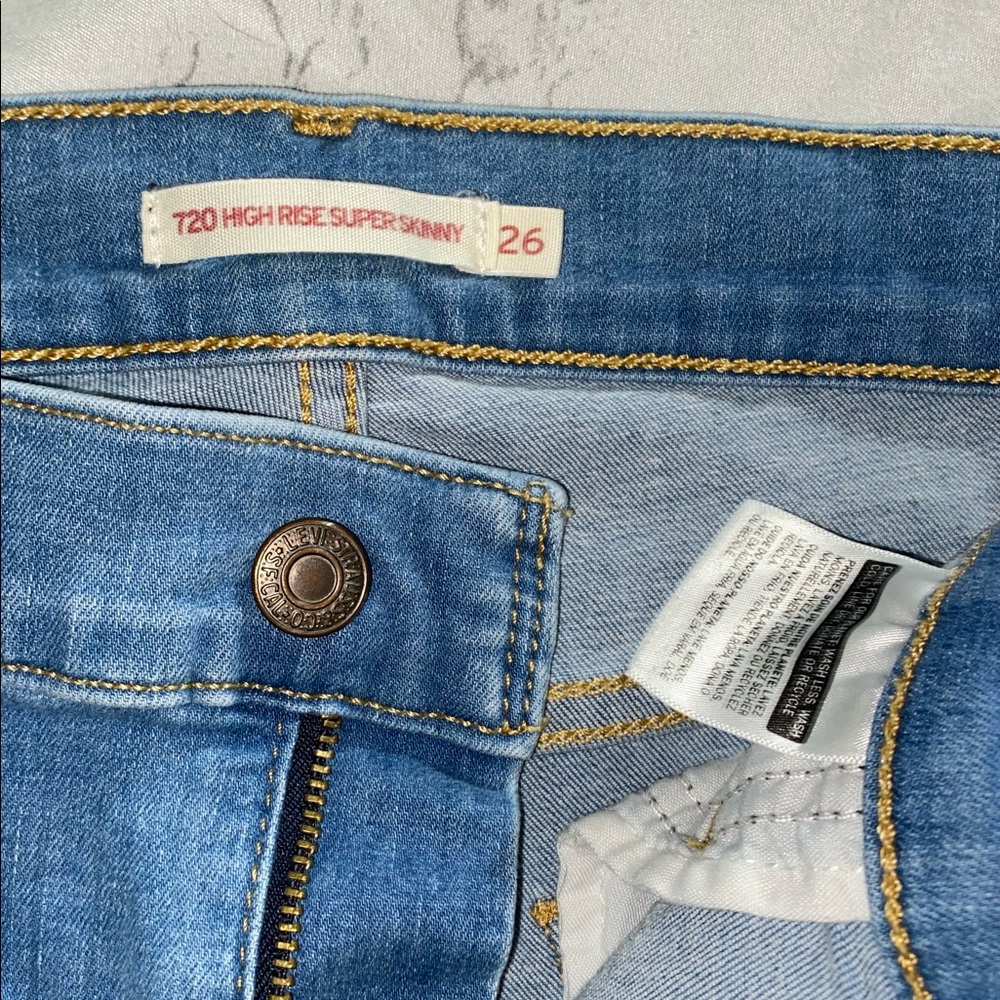 Levi’s - Picture 2 of 6
